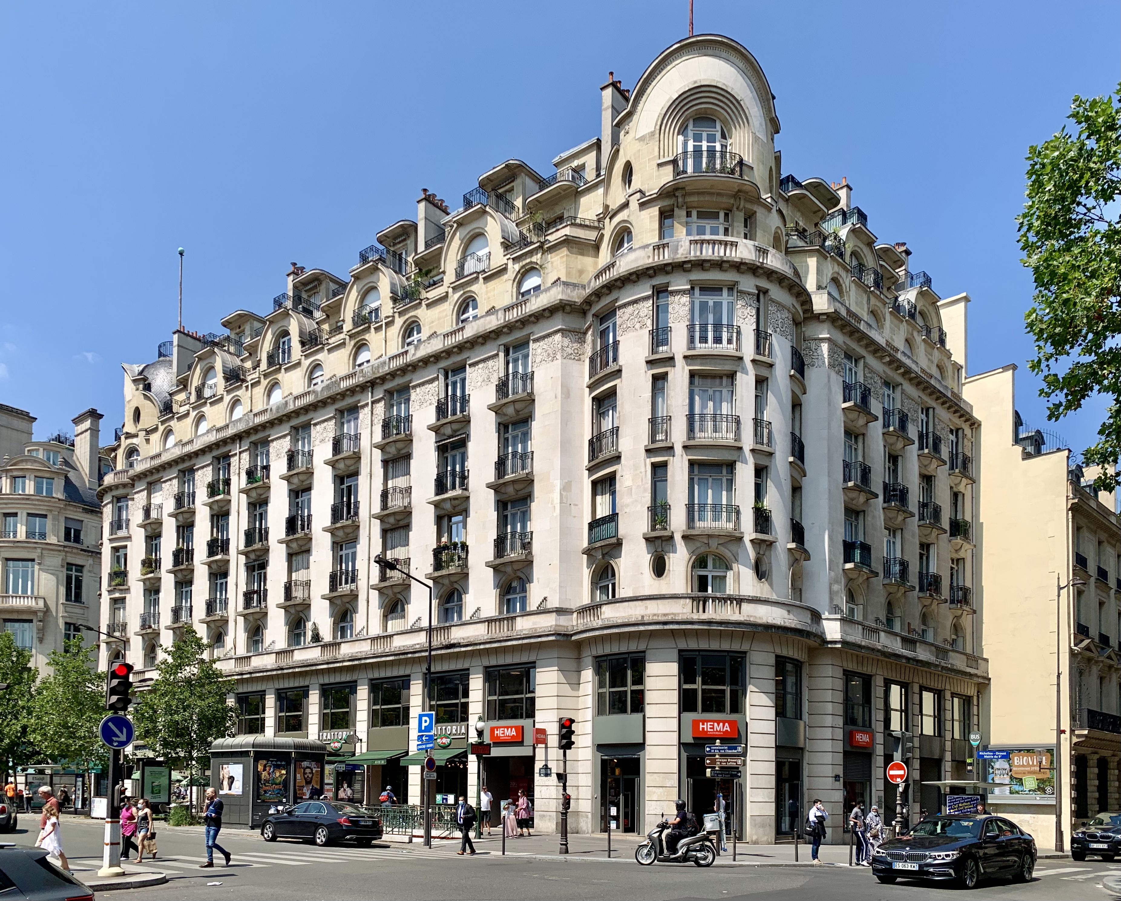 A Haussmann facade in Paris